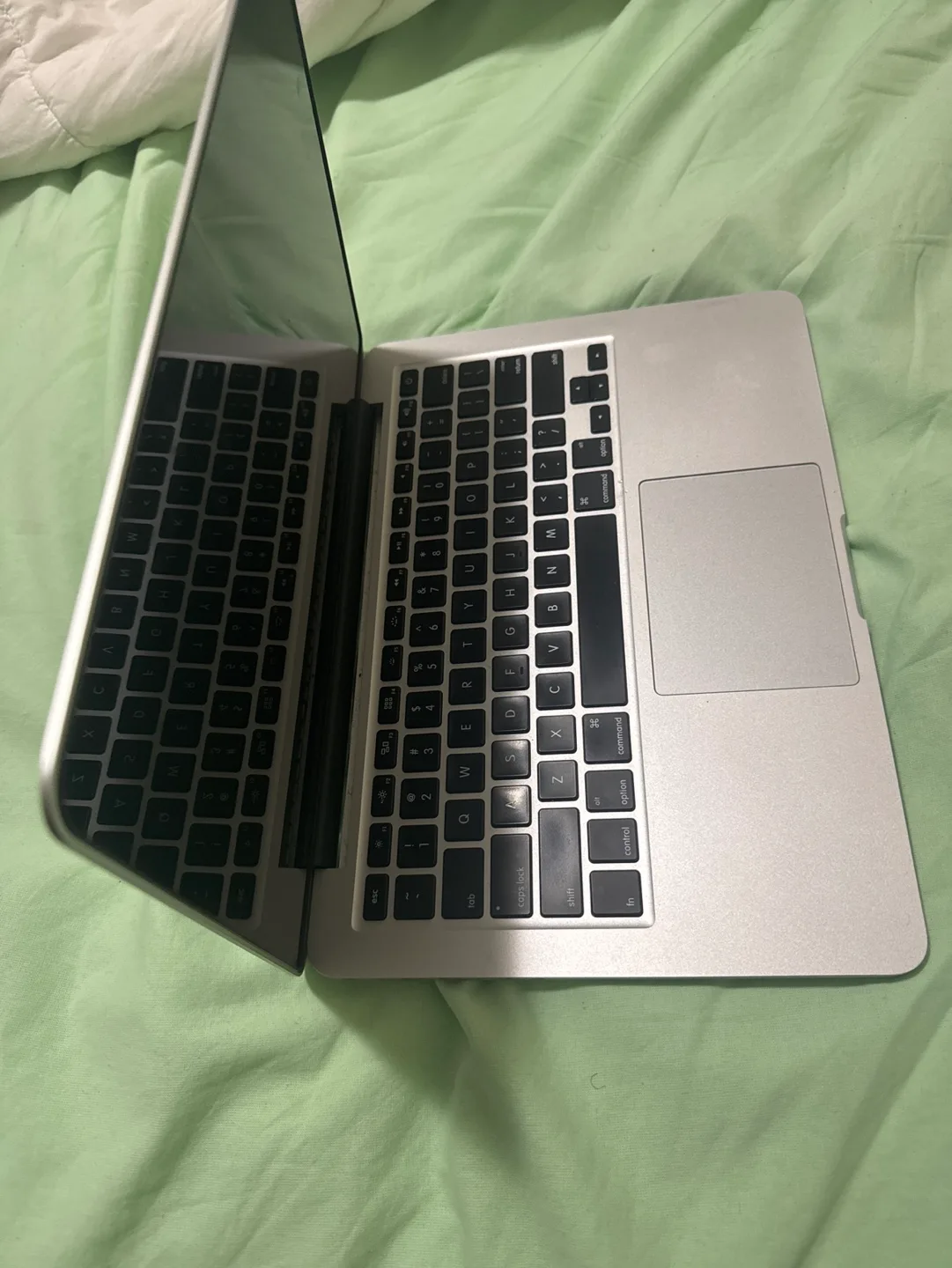 MacBook Pro 13-inch (Early 2015) -  8 GB RAM, 128 GB SSD image indicator(3)