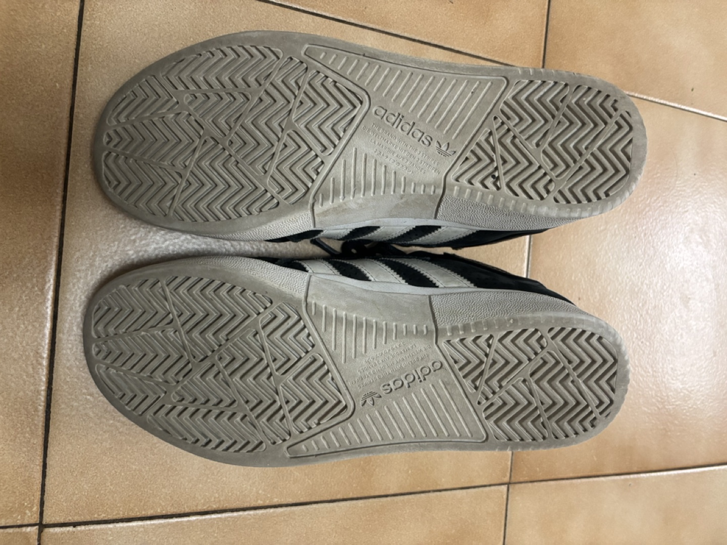 Adidas Tyshawn Jones Shoes, size 8.5 - photo 3
