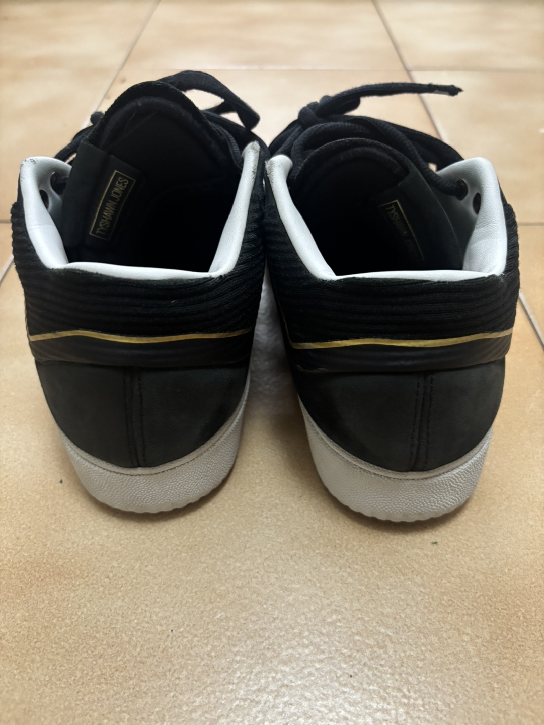 Adidas Tyshawn Jones Shoes, size 8.5 - photo 2