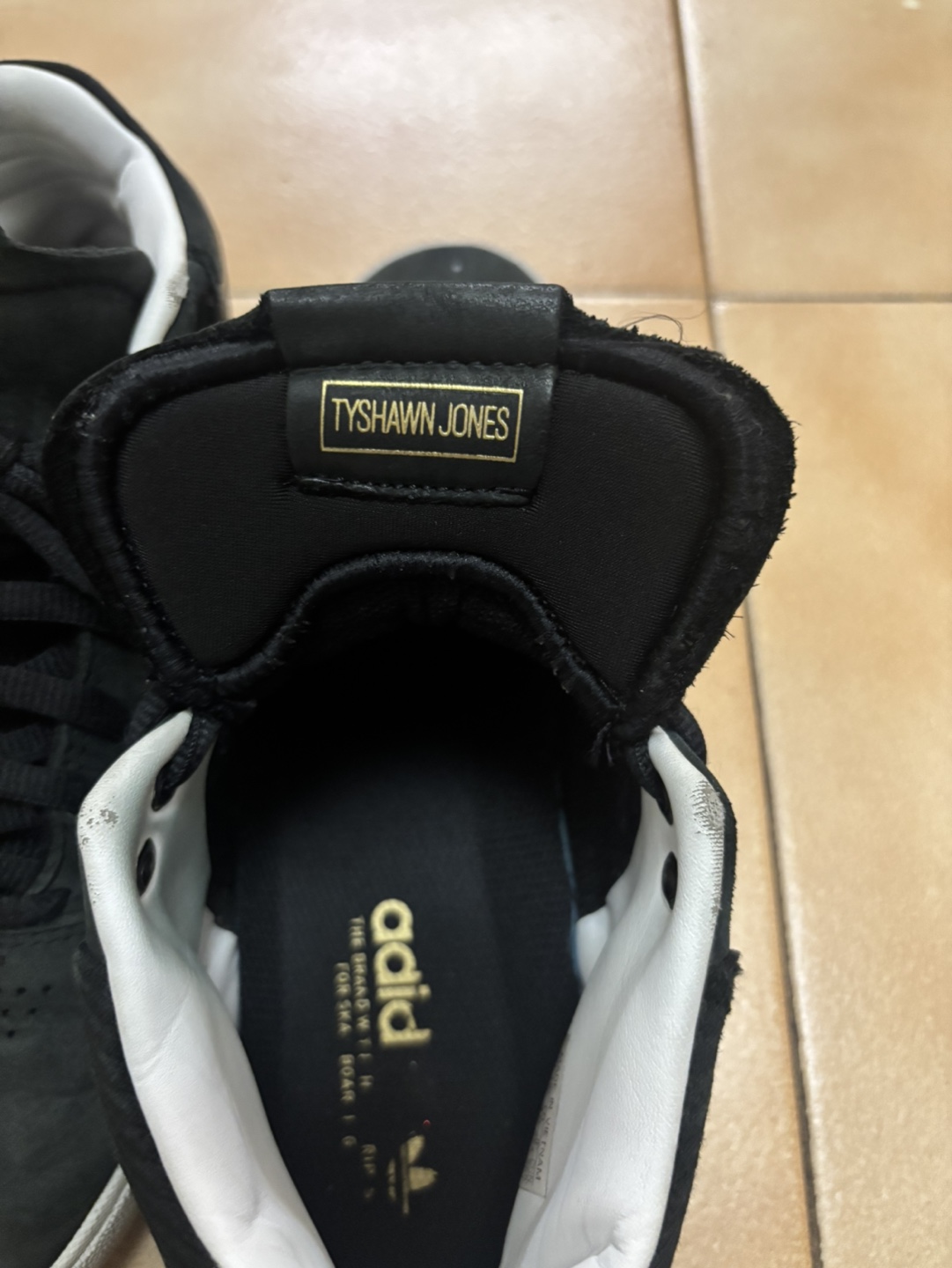 Adidas Tyshawn Jones Shoes, size 8.5 - photo 4