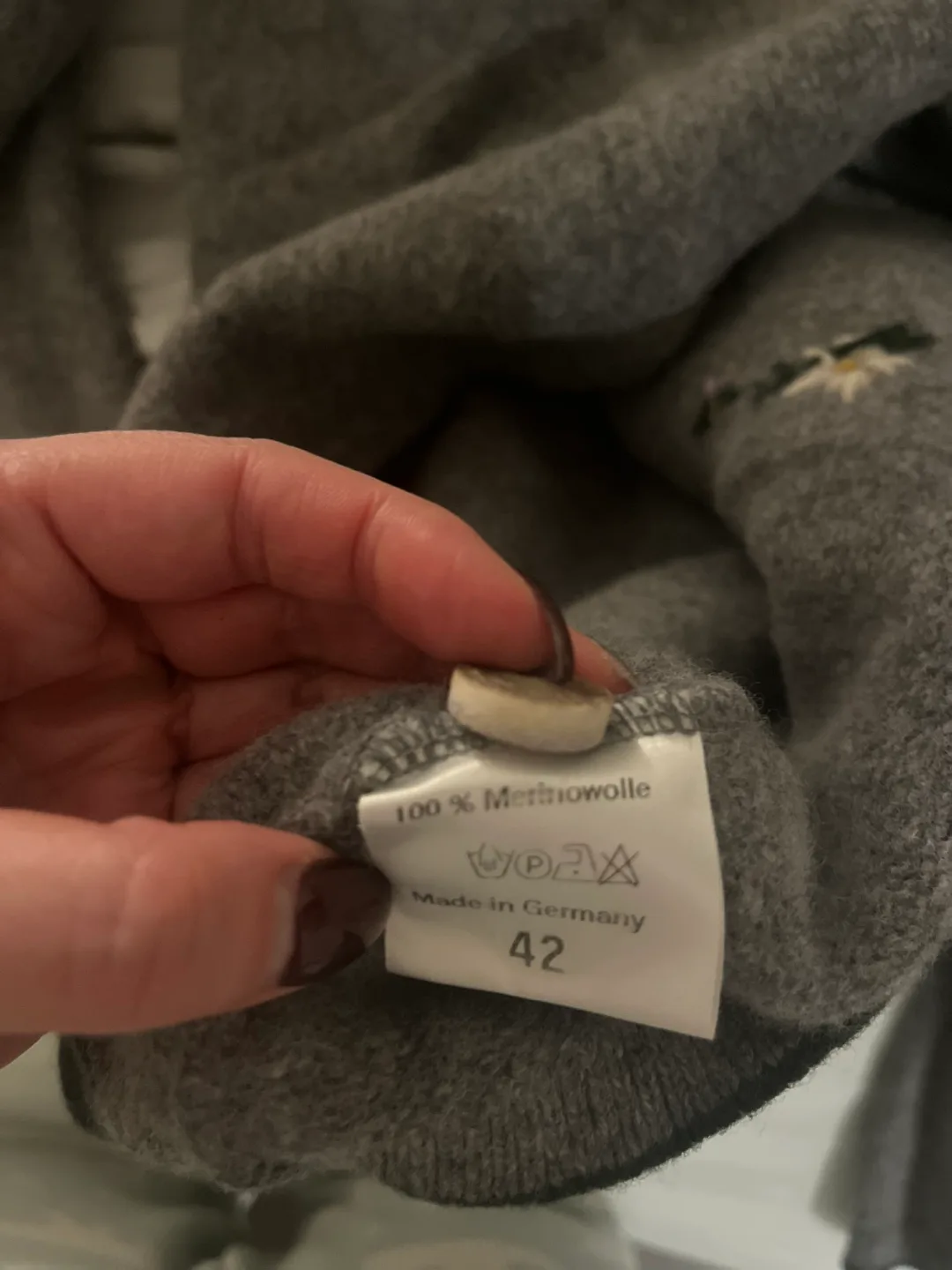 Merino wool cardigan image indicator(3)