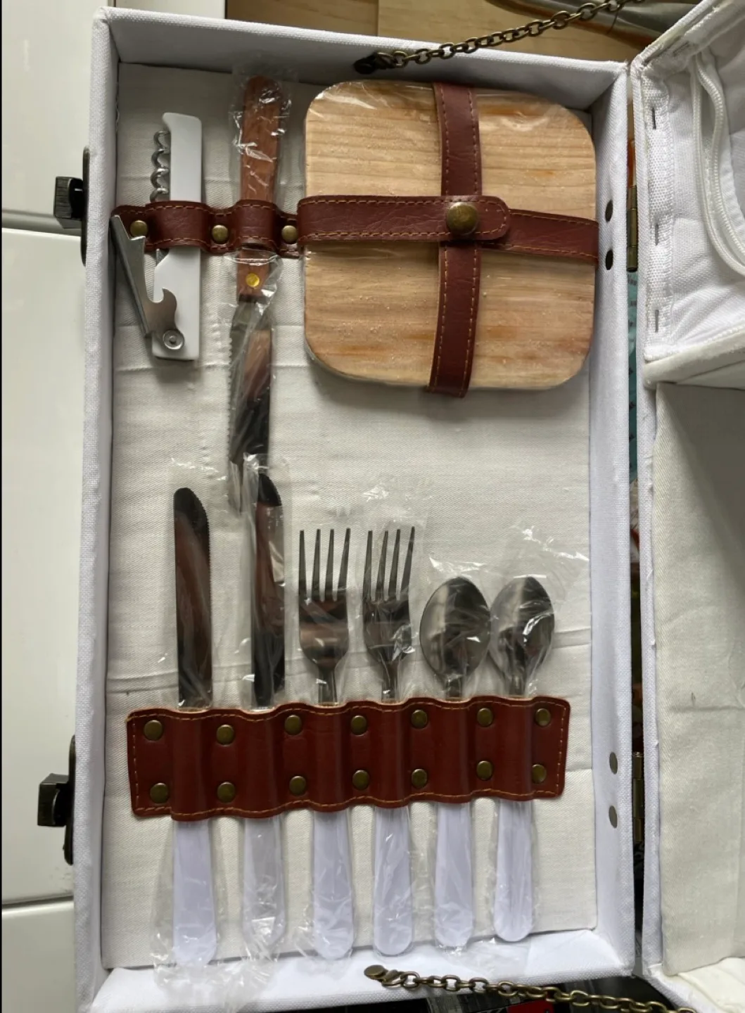 Unique Stella Artois Picnic Basket like new image indicator(2)