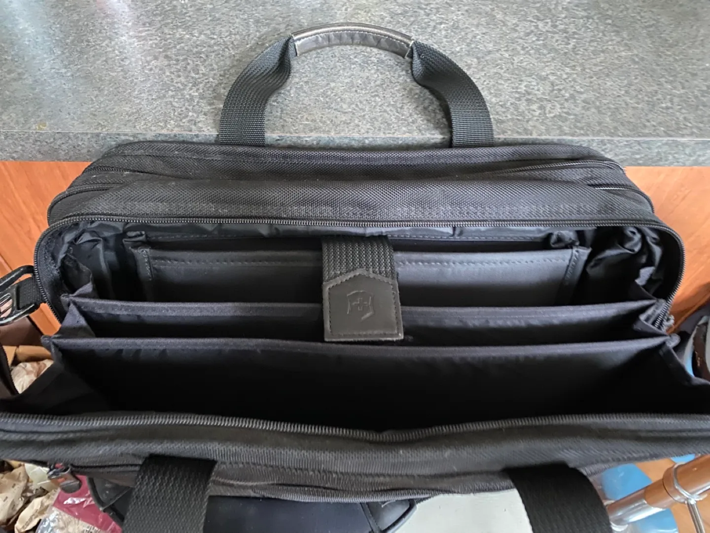 SwissGear Black Laptop Bag image indicator(3)