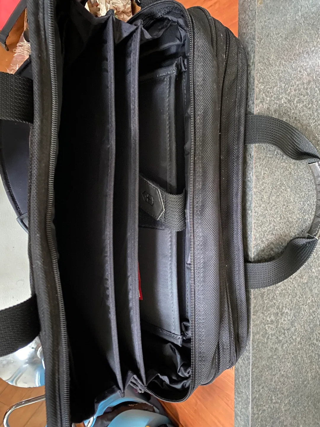 SwissGear Black Laptop Bag image indicator(2)