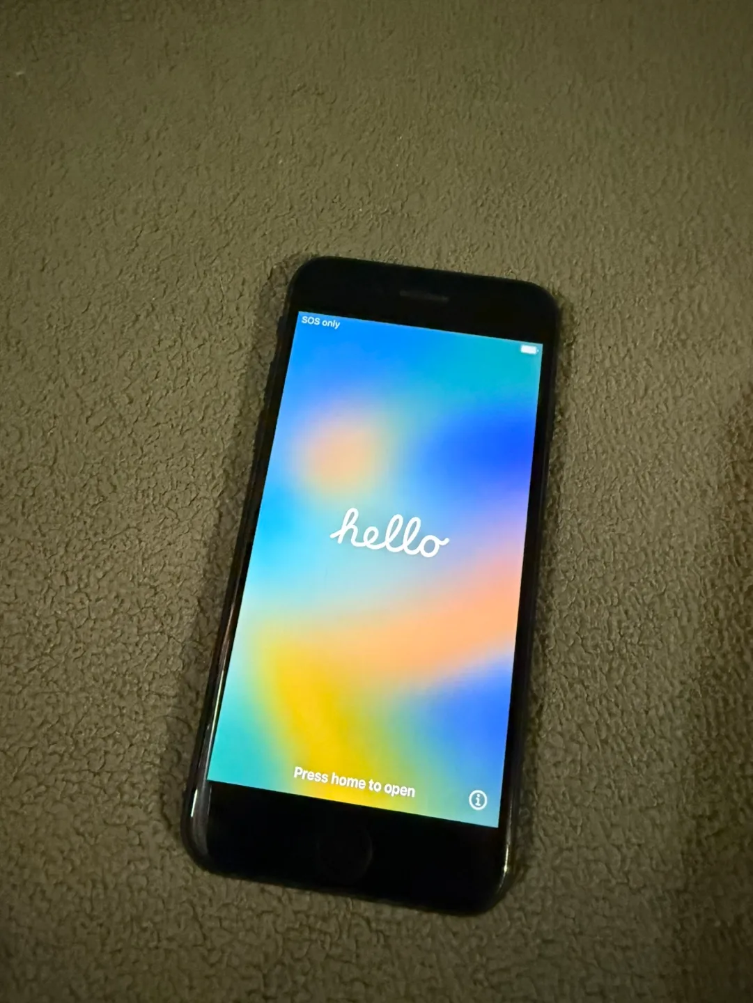 64gb iPhone SE thumbnail