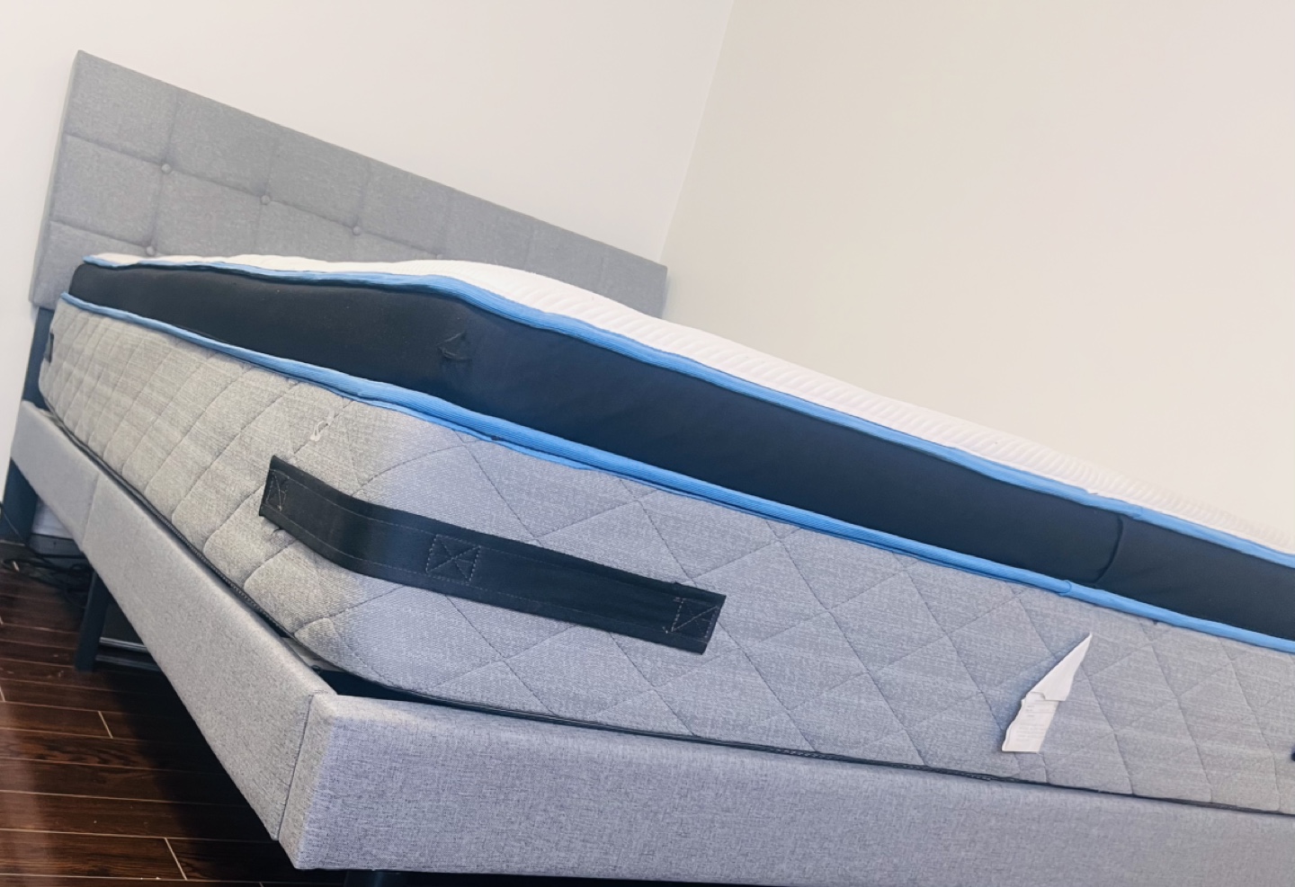 Queen Size Bed Frame - photo 5
