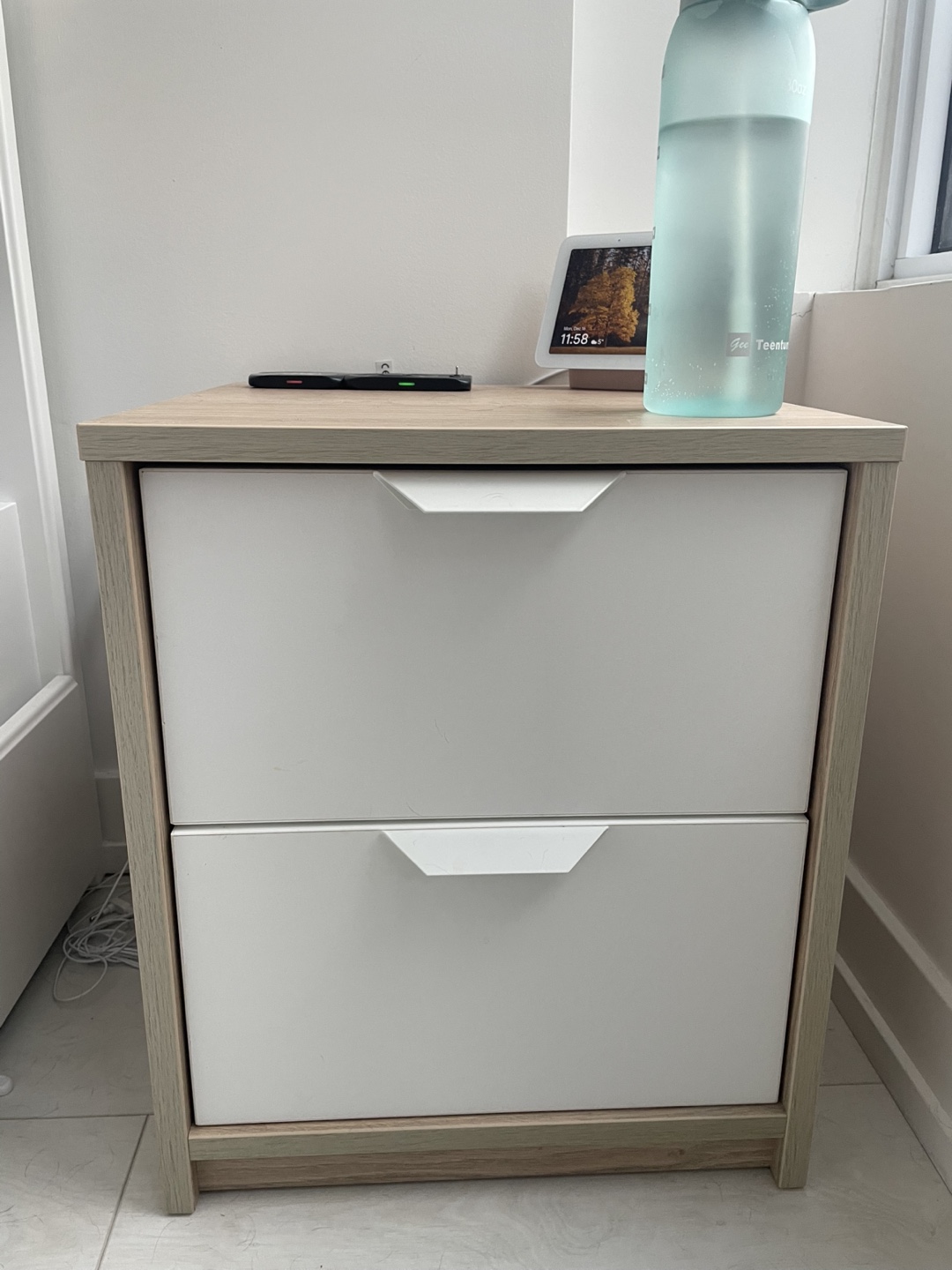 Nightstand with 2 drawers