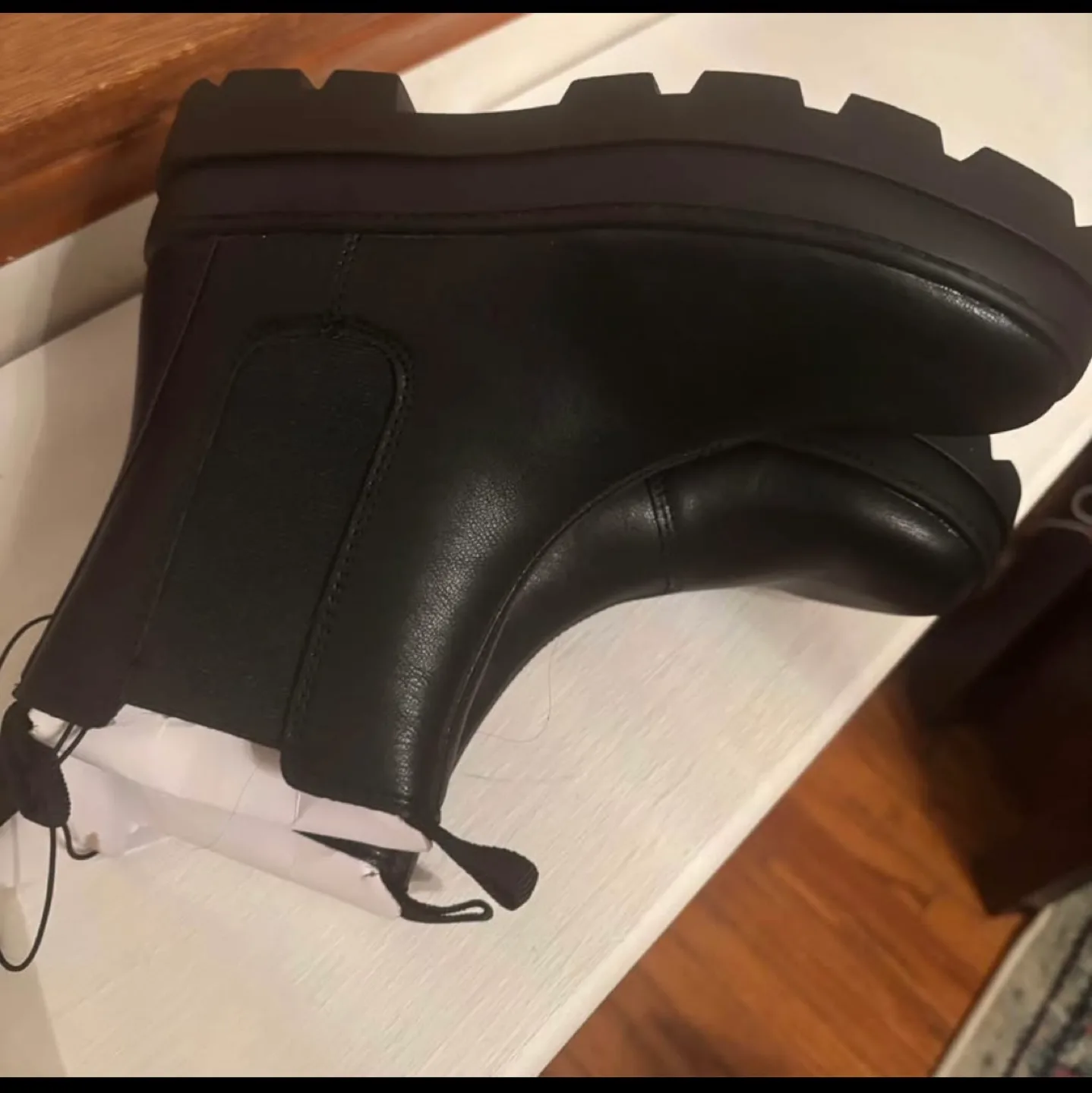 H&M Girls' Chelsea black Boots Size 2.5 image indicator(2)