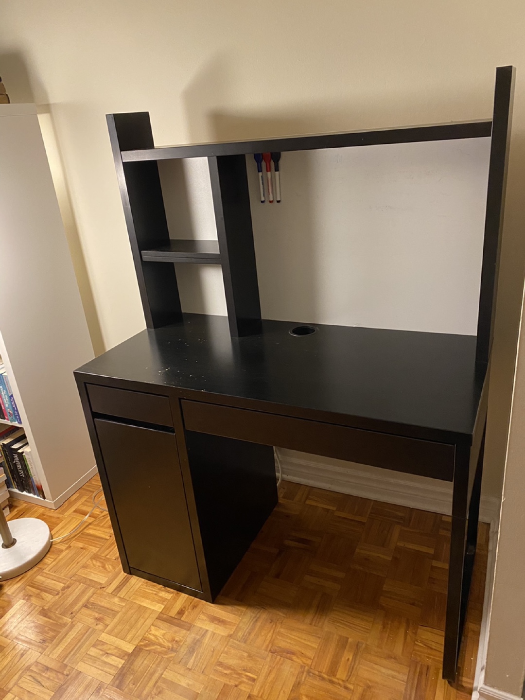 IKEA MICKE Desk with hutch - photo 2
