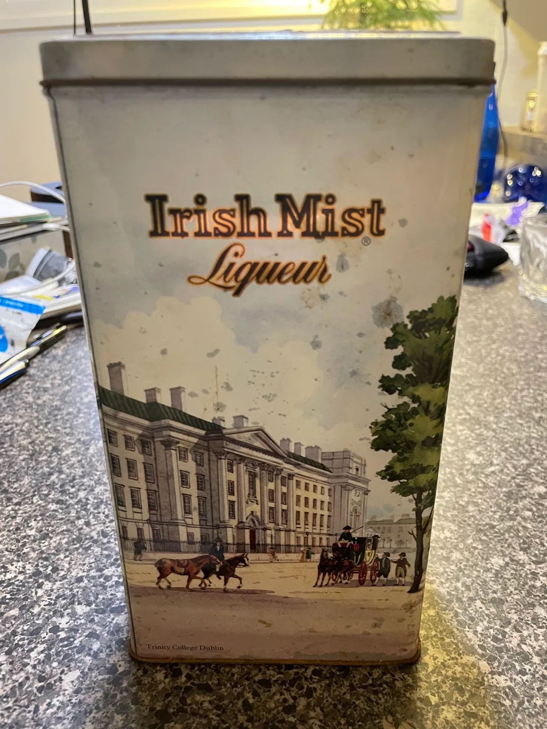 Vintage Irish Mist Liqueur Tin image indicator(5)