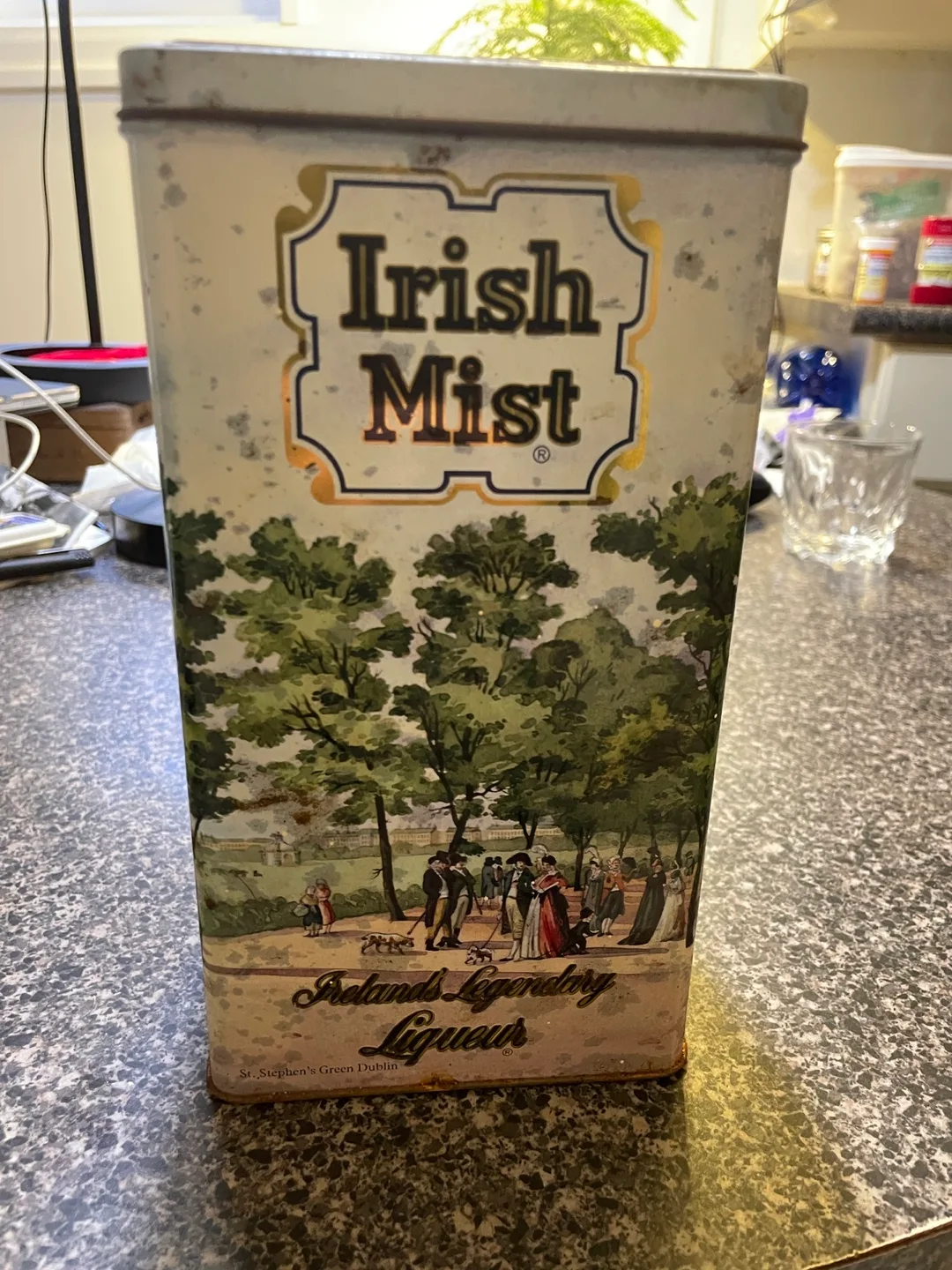 Vintage Irish Mist Liqueur Tin image indicator(2)