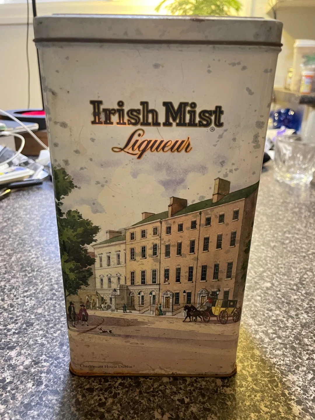 Vintage Irish Mist Liqueur Tin image indicator(3)