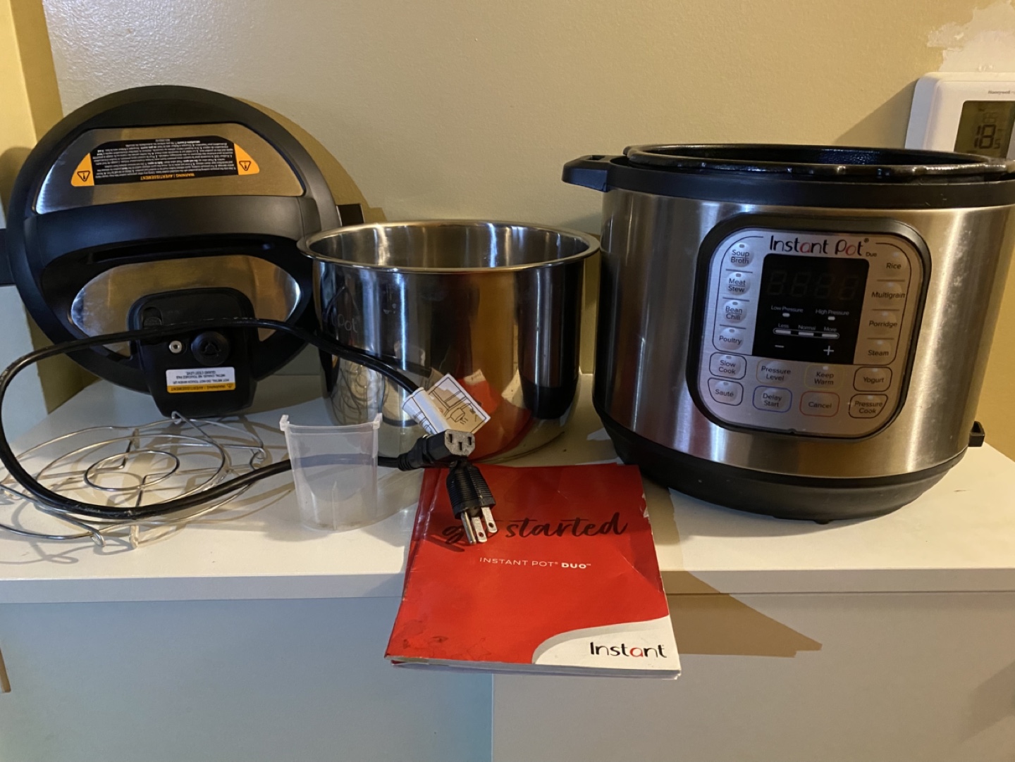 Instant Pot Duo 6 Qt 7in1  Electric Pressure Cooker