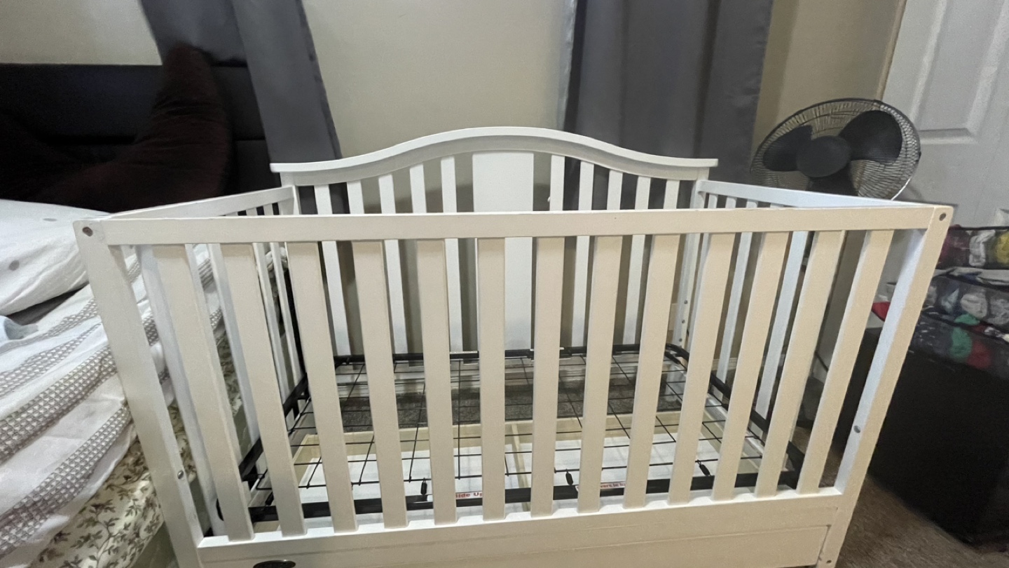 GRACO White Crib with Storage Drawer - photo 4