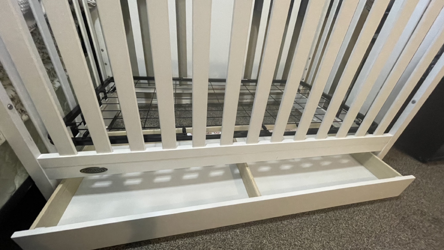 GRACO White Crib with Storage Drawer - photo 3