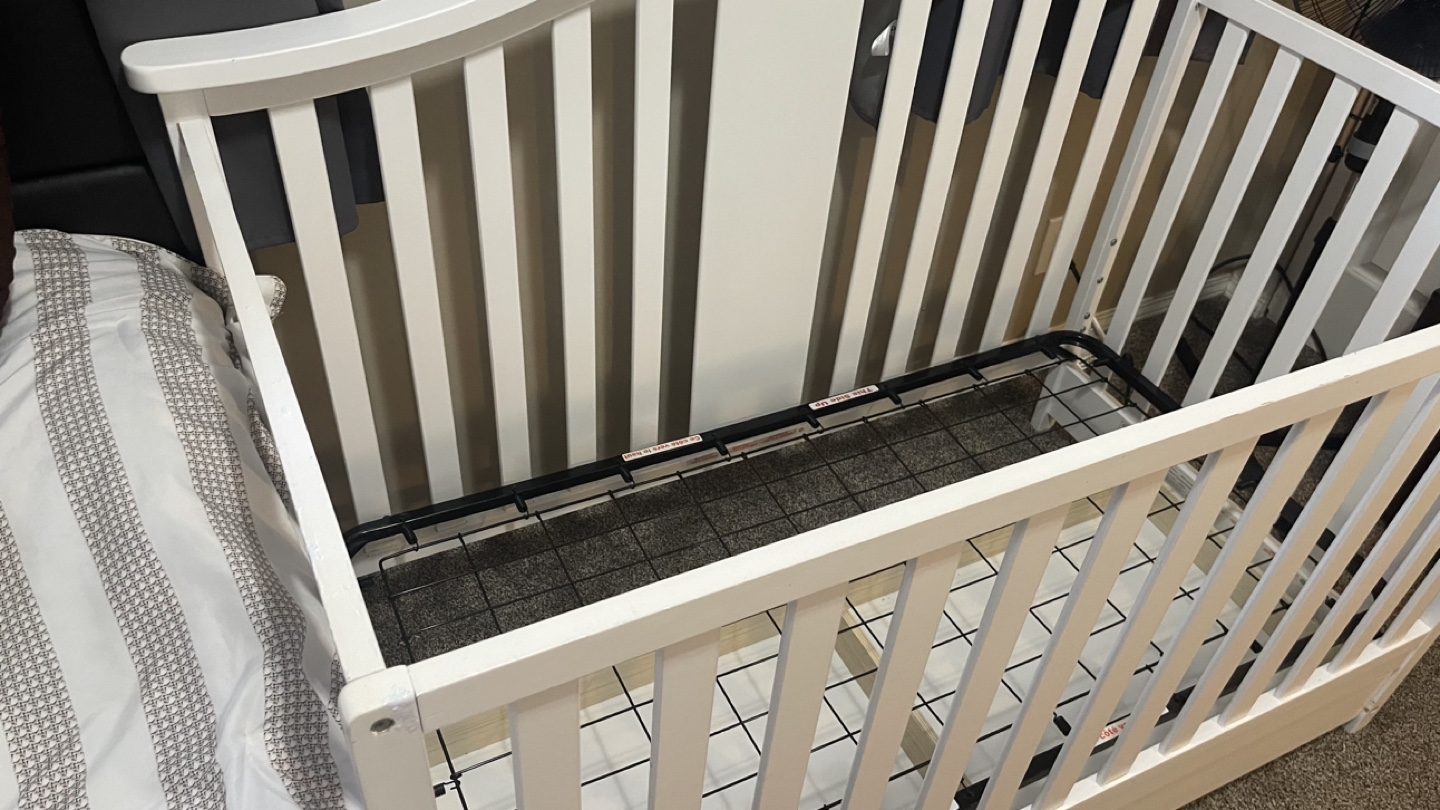 GRACO White Crib with Storage Drawer - photo 2