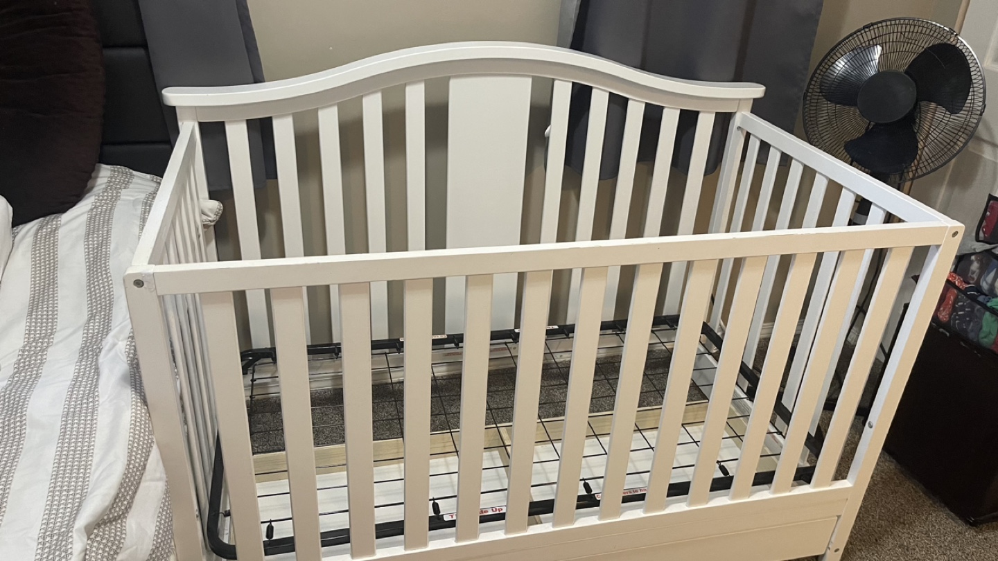 GRACO White Crib with Storage Drawer