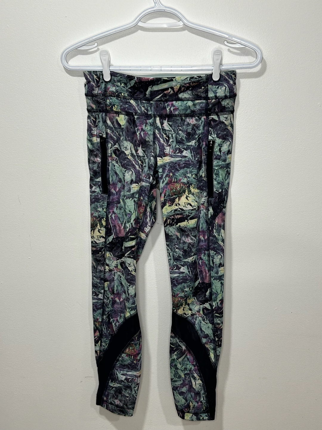 Lululemon Run: On the Fly Crop - Size 4 - Green, Purple, & Black