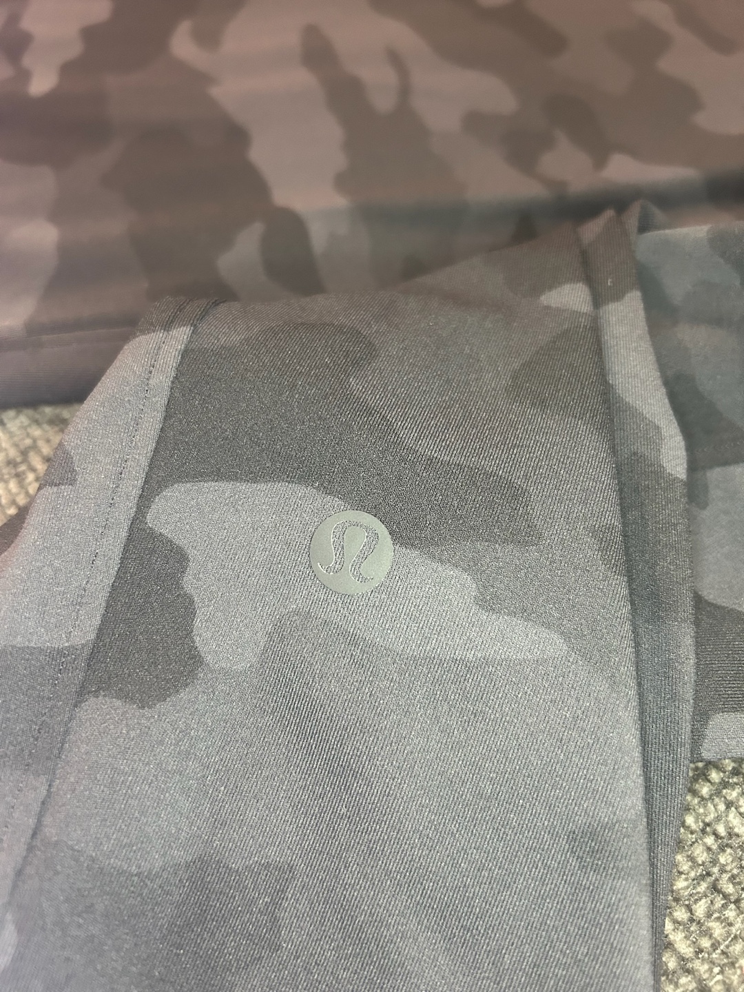 Lululemon Camo Joggers Size 12 - photo 4