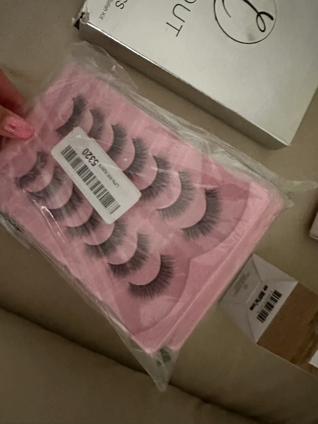 Lash lift, face cleanser and eyelashes image indicator(4)