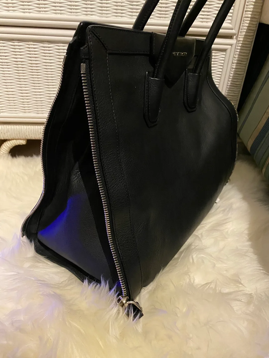 Authentic Givenchy tote 2-way bag image indicator(2)