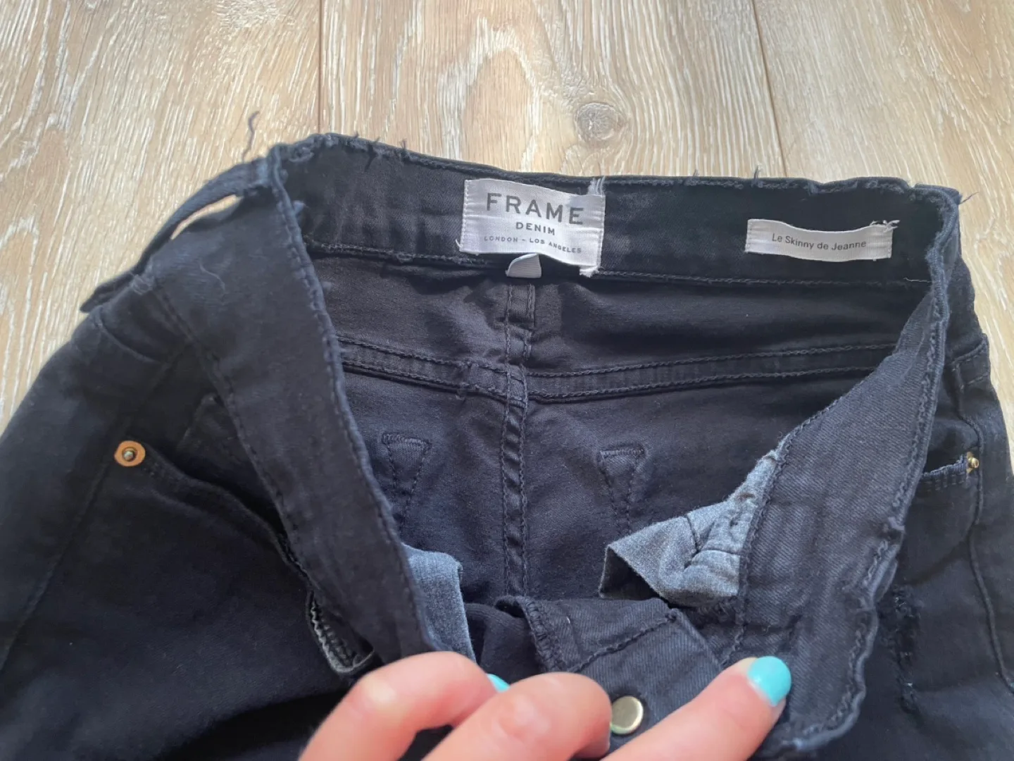 FRAME Le Skinny de Jeanne Black Distressed Jeans image indicator(2)