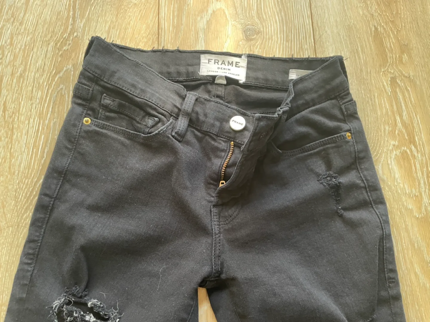 FRAME Le Skinny de Jeanne Black Distressed Jeans image indicator(3)