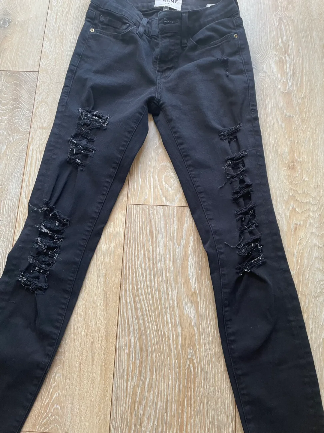 FRAME Le Skinny de Jeanne Black Distressed Jeans image indicator(4)