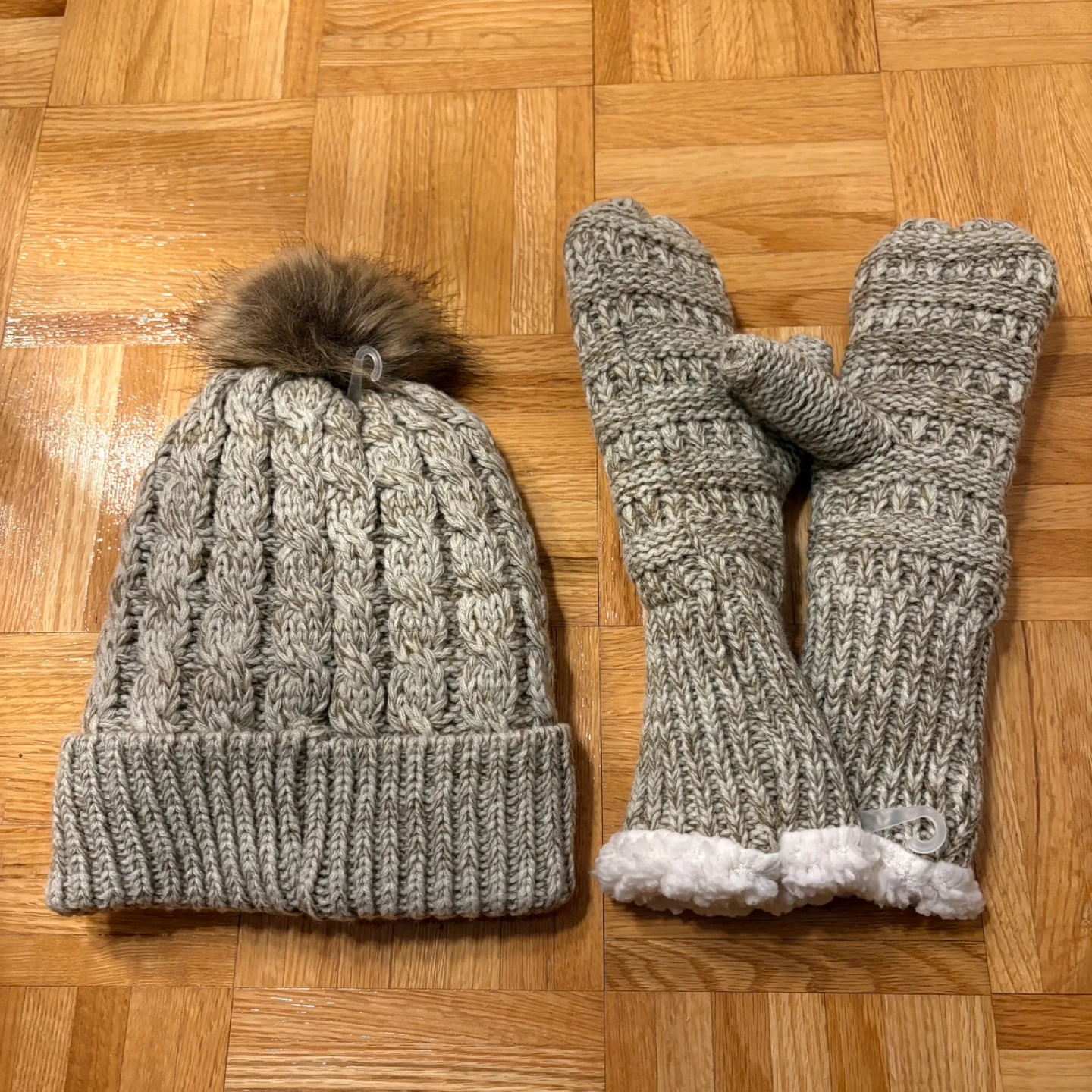 Just Cozy Knit Hat & Mittens Set - BNWT image indicator(2)