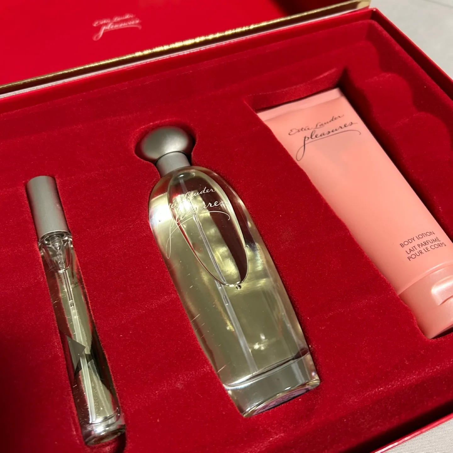 Estée Lauder Pleasures Gift Set image indicator(2)