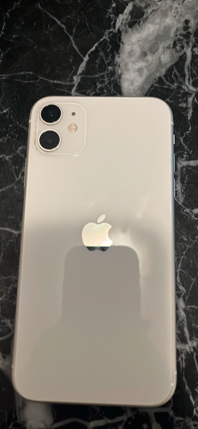 iPhone 11 64 GB in mint condition