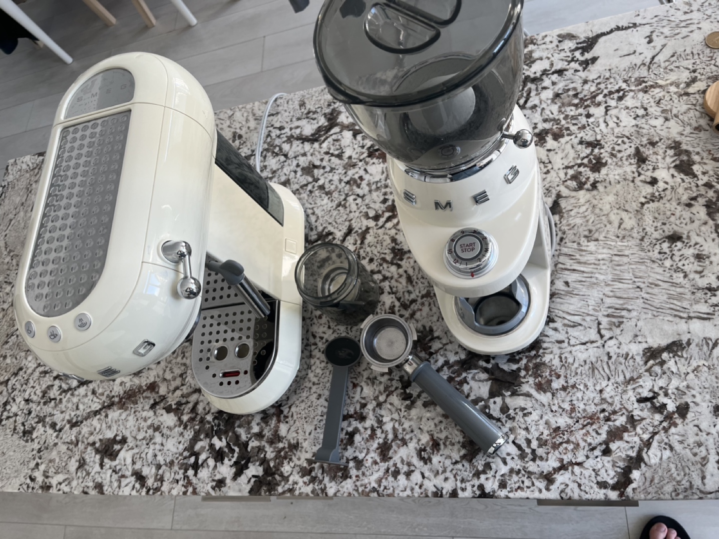 Smeg coffee grinder and espresso machine - photo 2