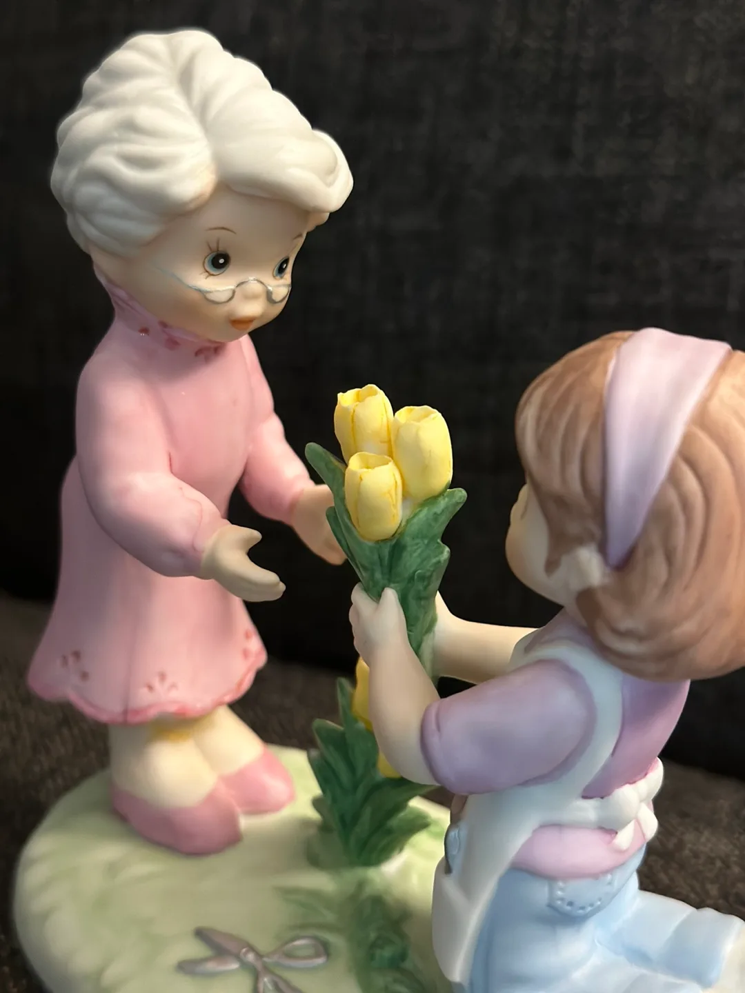 Sisters & Best Friends Porcelain Figurine image indicator(2)