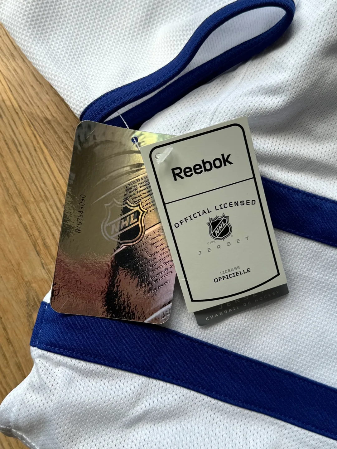 Official Signed Maple Leafs Van Riemsdyk Jersey image indicator(4)