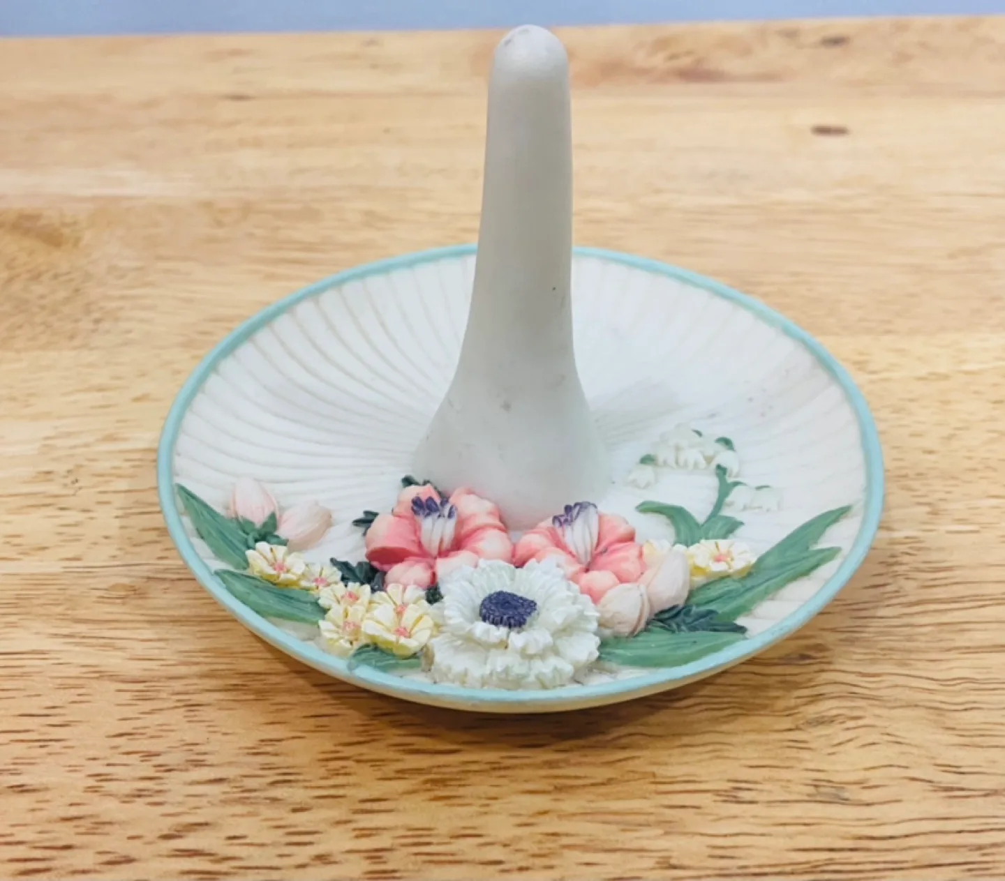 Floral Ring Holder image indicator(2)