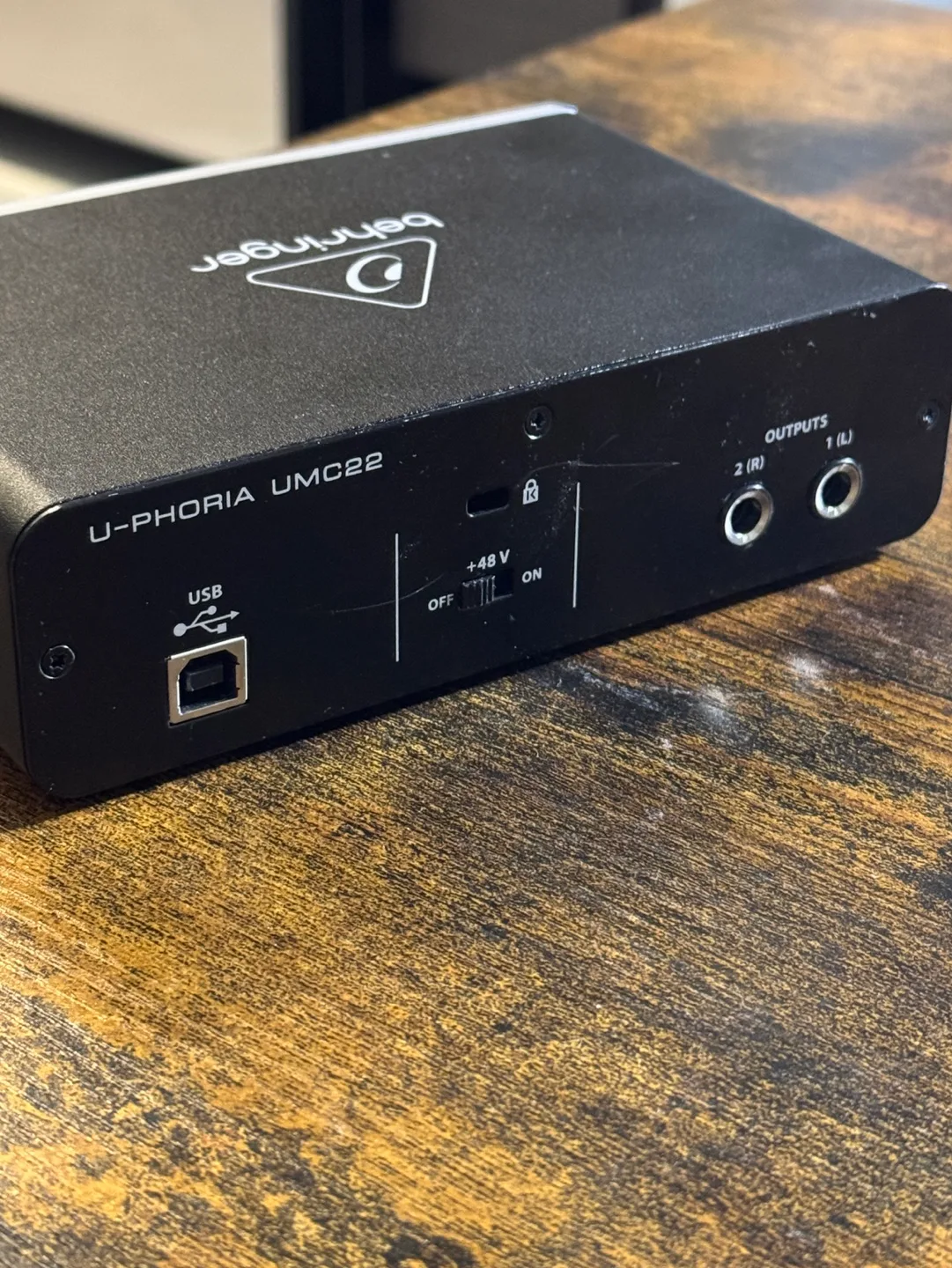 Behringer U-Phoria UMC22 Audio Interface image indicator(3)