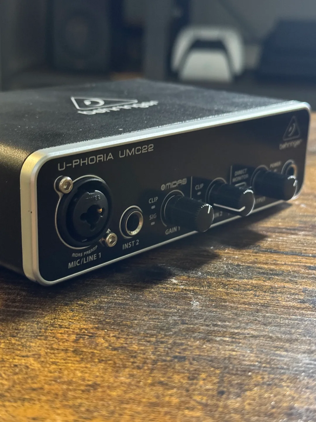 Behringer U-Phoria UMC22 Audio Interface image indicator(2)