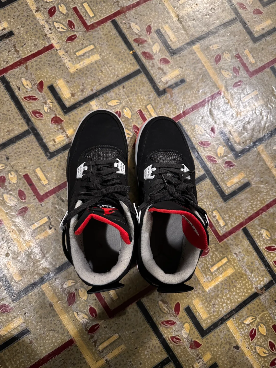 Air Jordan 4 Retro bred size 8.5 image indicator(3)