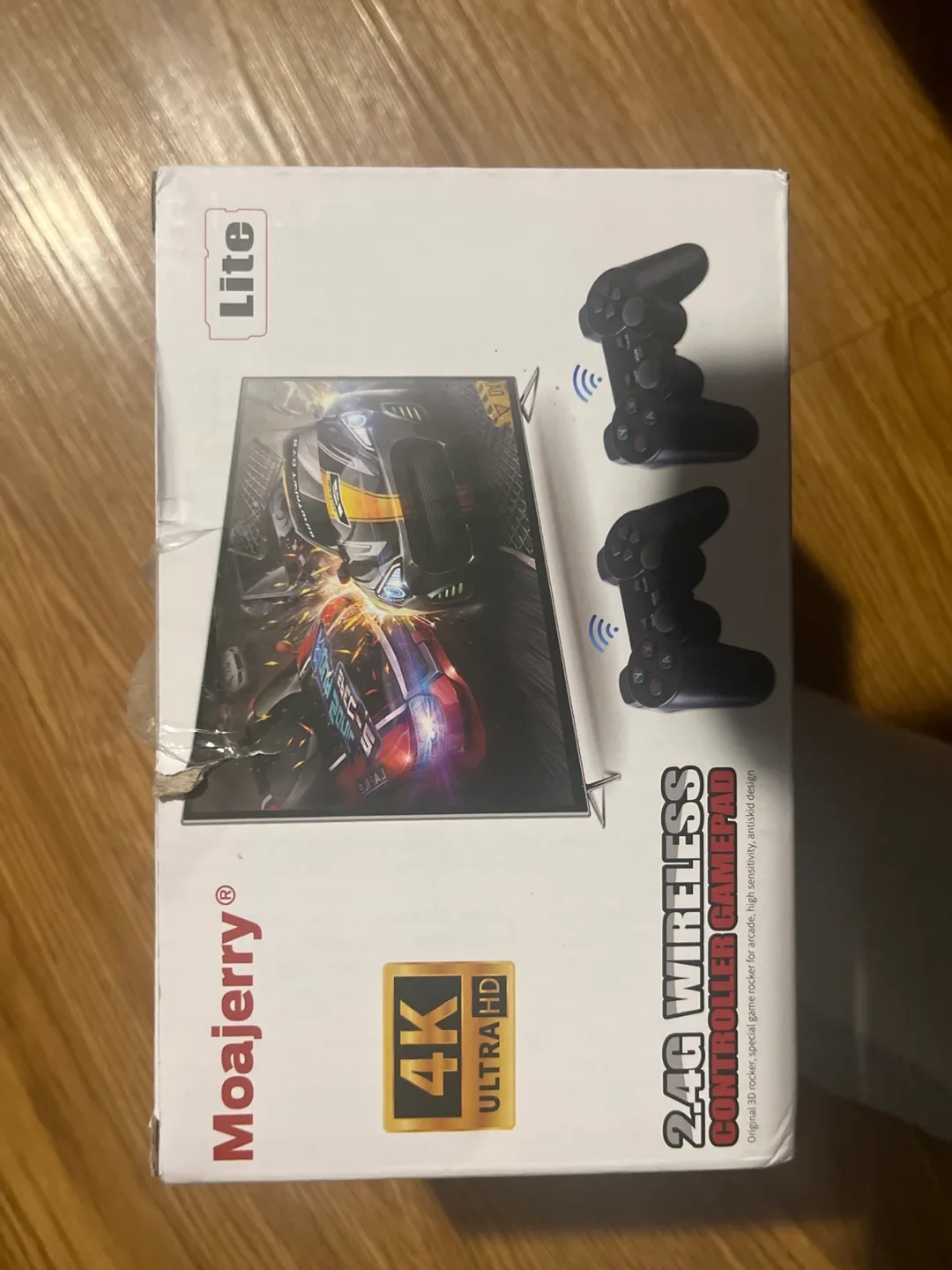 Moajerry 4K Ultra HD Retro Game System with 2 controllers image indicator(2)