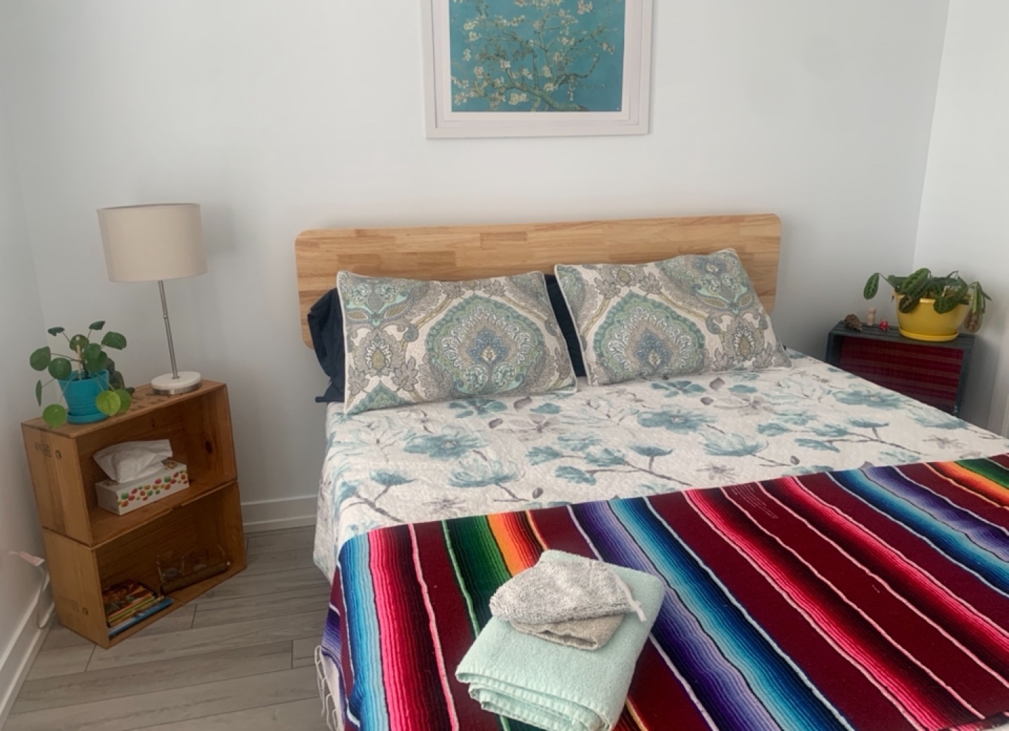 Queen Size Bed with mattress - photo 2