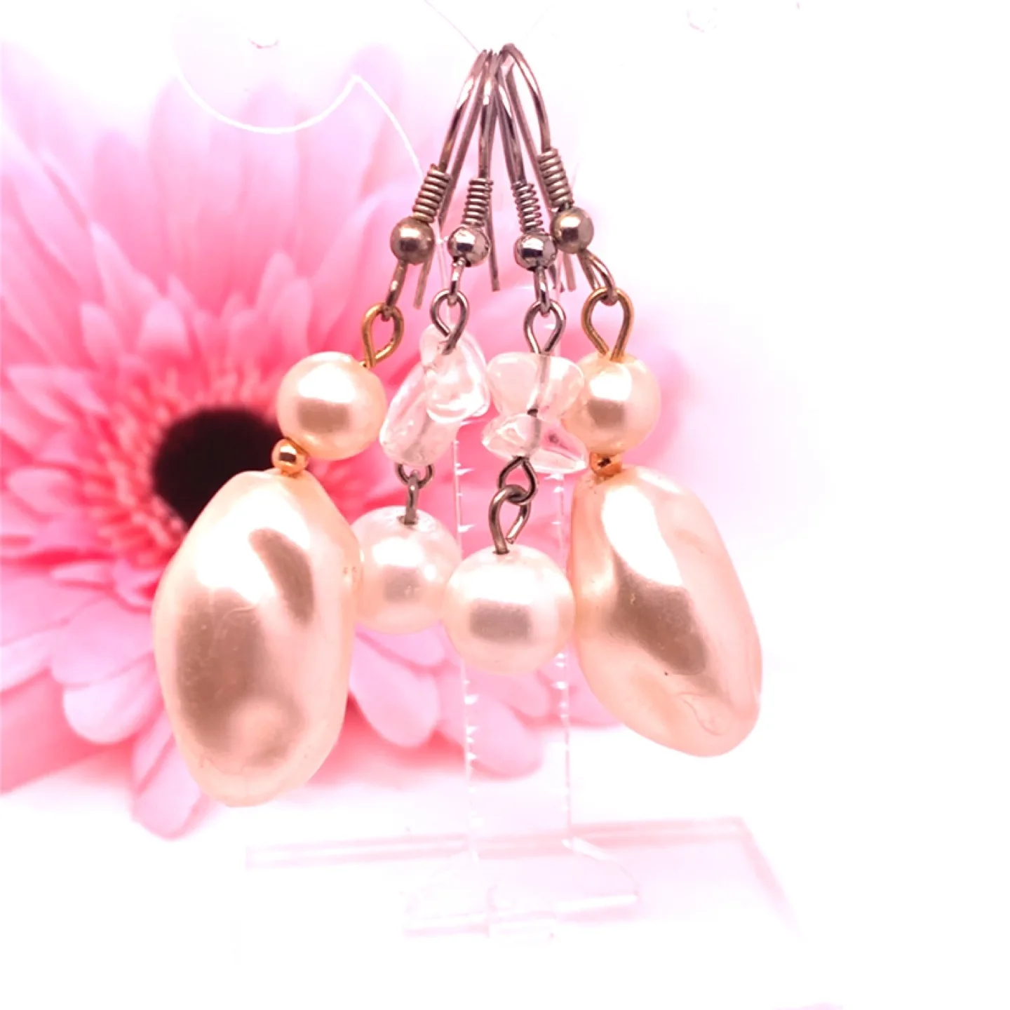 Set of 2 Pearl Earrings image indicator(2)