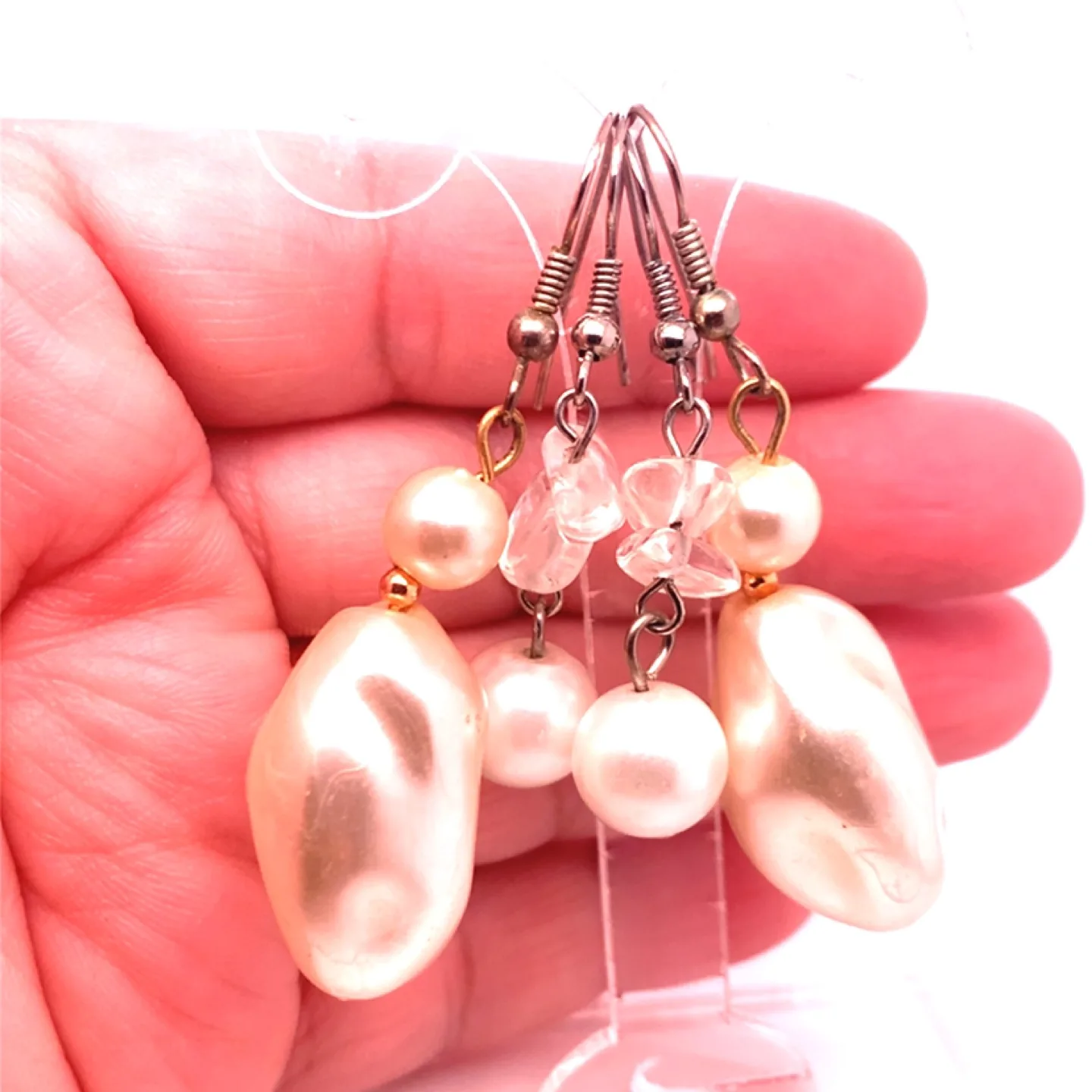 Set of 2 Pearl Earrings image indicator(3)