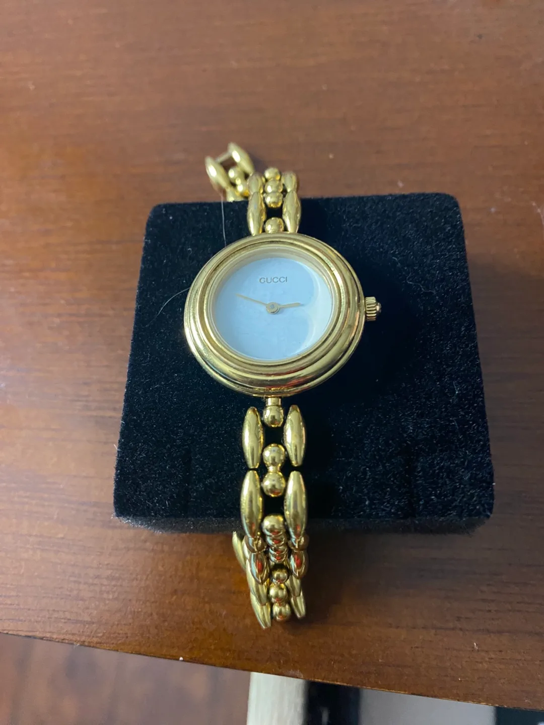 Gucci Gold Tone Watch image indicator(3)