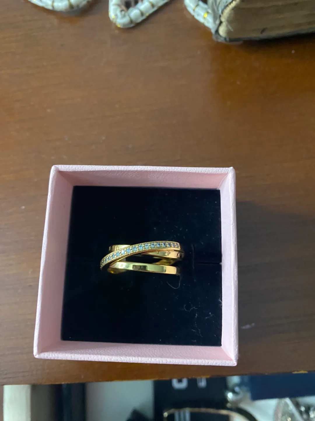 Gucci Gold Tone Watch image indicator(6)