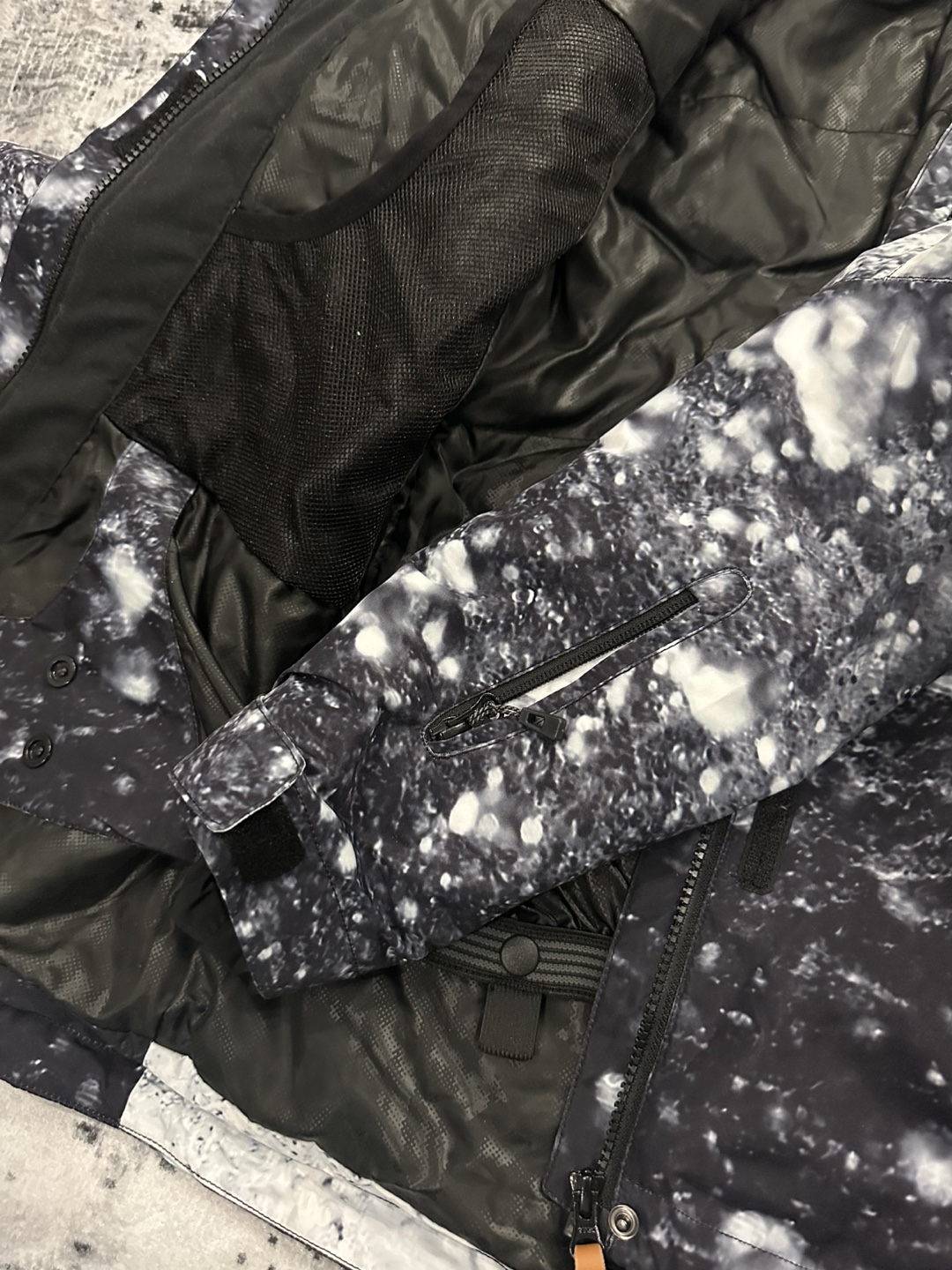 Women's Snowsuit for ski or snowboarding - photo 3