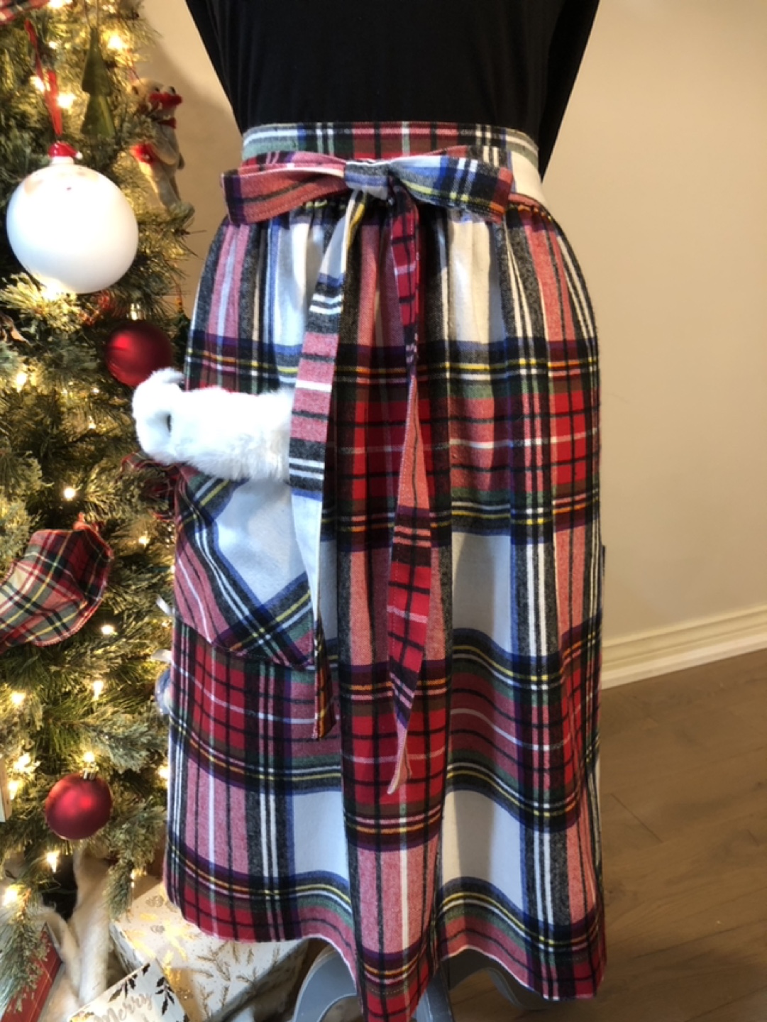 Hand Sewn ‘Mrs Claus’ Festive Apron - photo 4