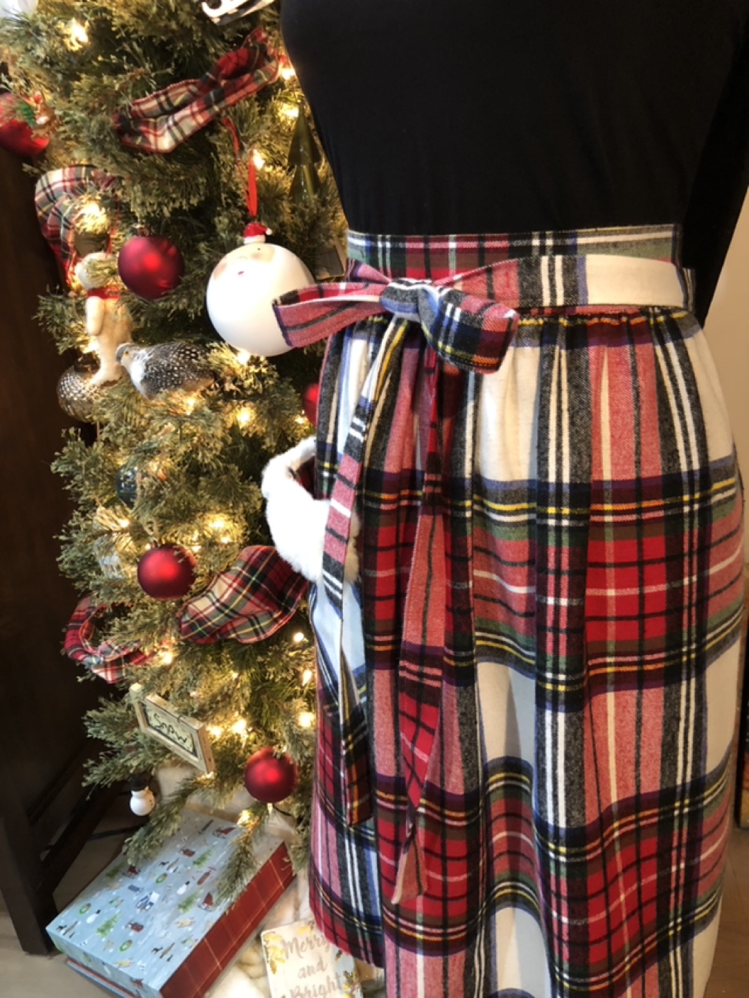 Hand Sewn ‘Mrs Claus’ Festive Apron - photo 3