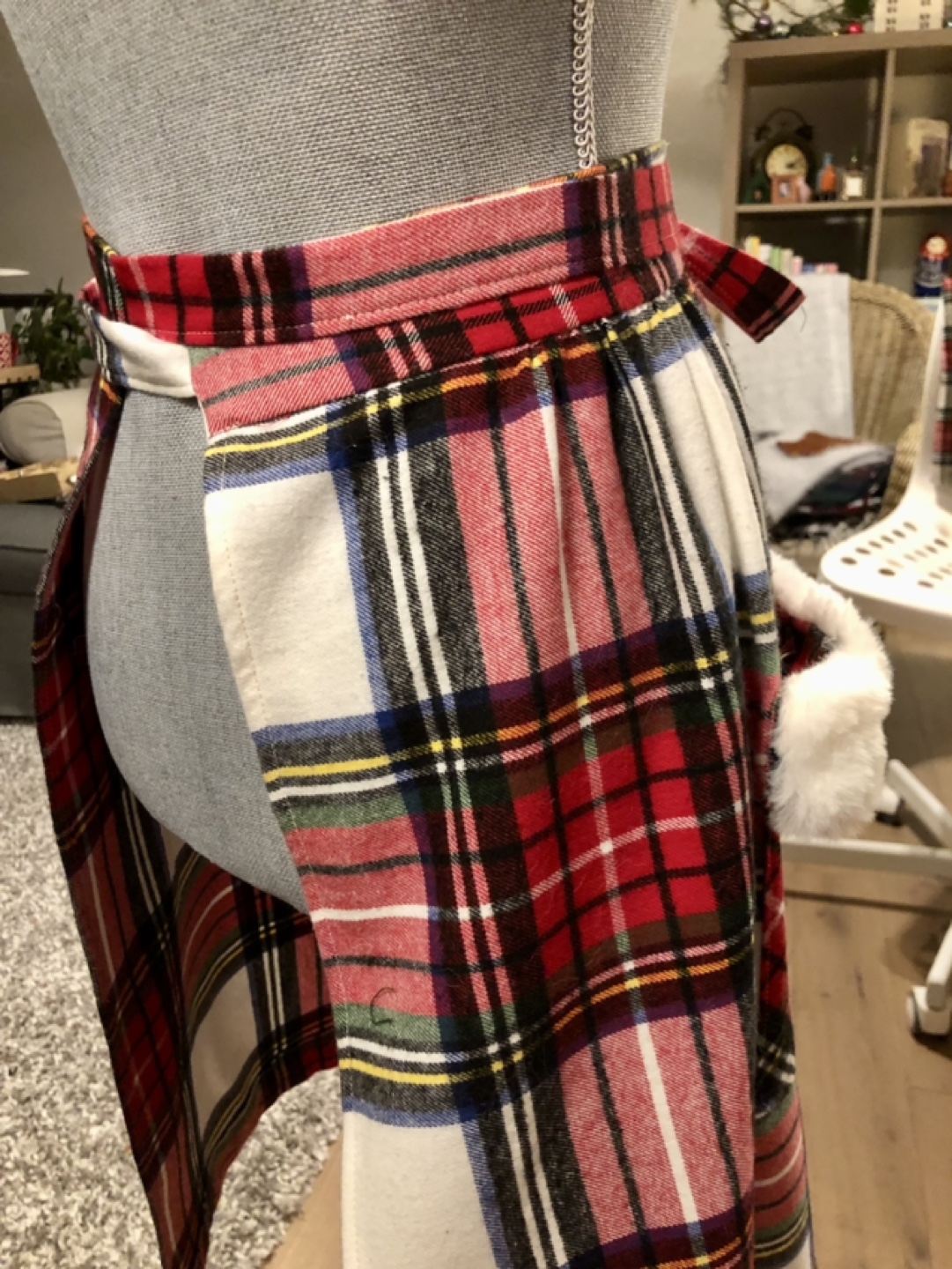 Hand Sewn ‘Mrs Claus’ Festive Apron - photo 5