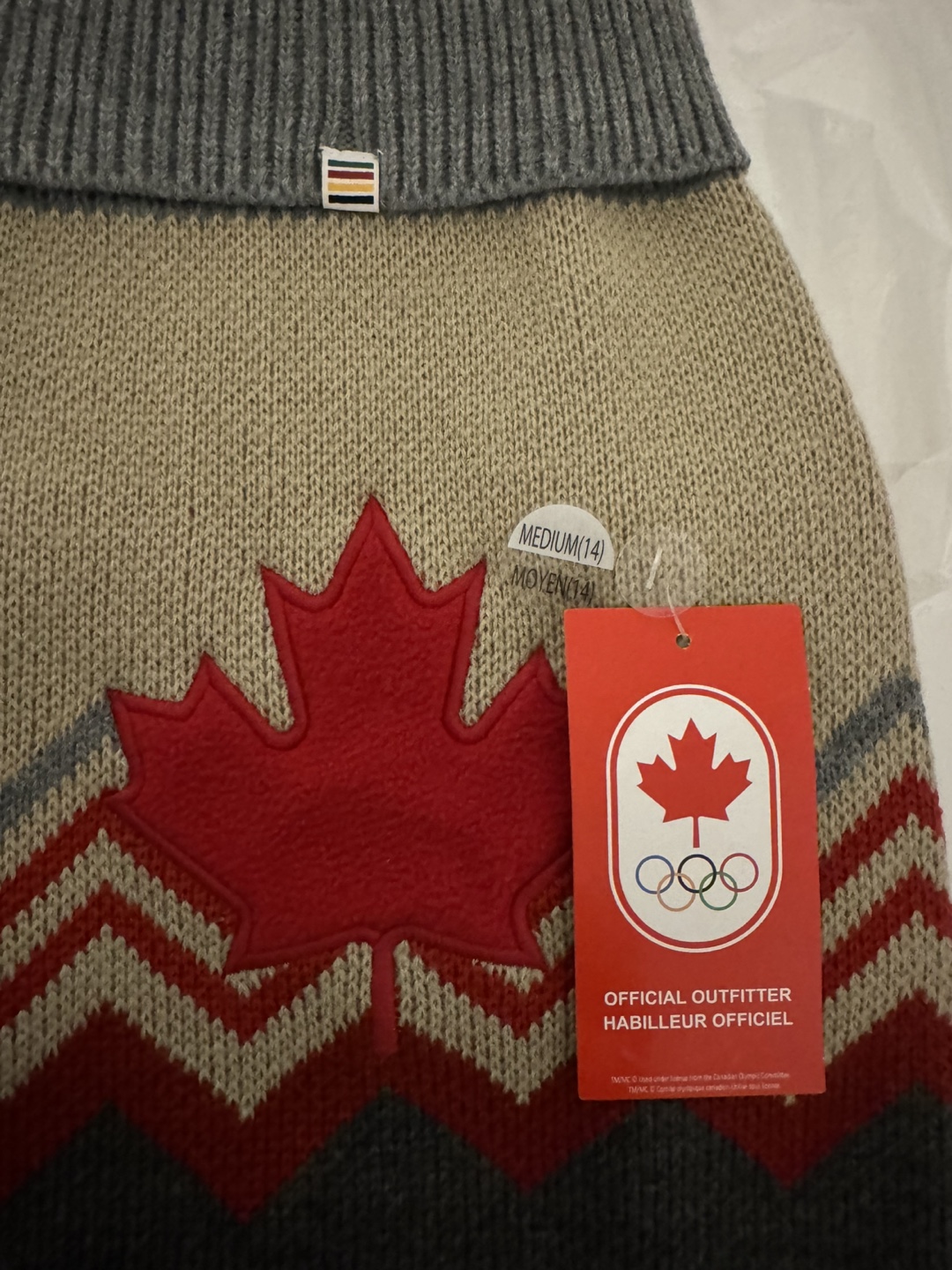 NWT Canadian Olympic Dog Sweater - photo 2