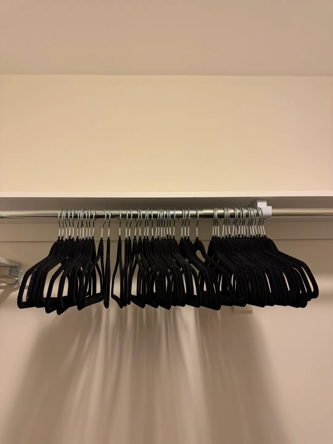 Non- slip hangers- 50 Pack thumbnail